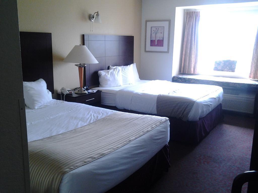 Northwood Bridgepointe Inn & Suites Toledo-Perrysburg-Rossford-Oregon-Maumee By Hollywood Casino מראה חיצוני תמונה